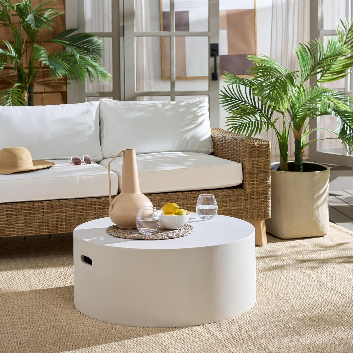 SAFAVIEH Outdoor - Georgia Round Coffee Table - White - Fully Assembled - Weather Resistant - Ideal for Deck, Patio, Backyard, 31.5" W x 31.5" D x 12.4" H (PAT1303C)